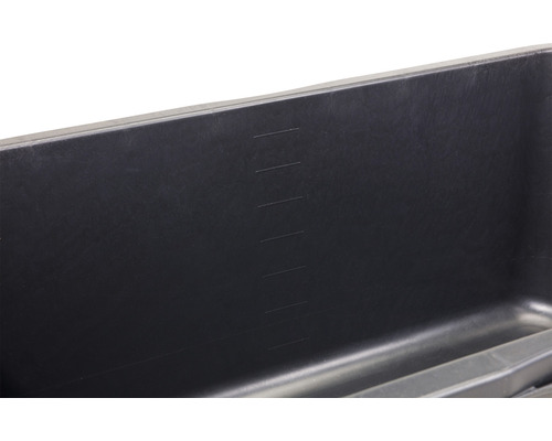 Innenansicht einer Pflanzwanne mit Füllstandsanzeige