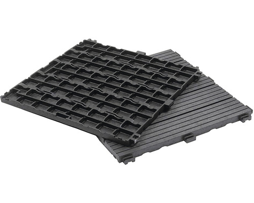 Deux dalles de terrasse en plastique