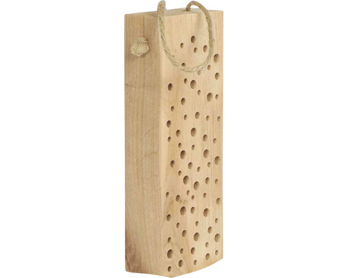 Insektenhotel aus Holz mit Aufhängung