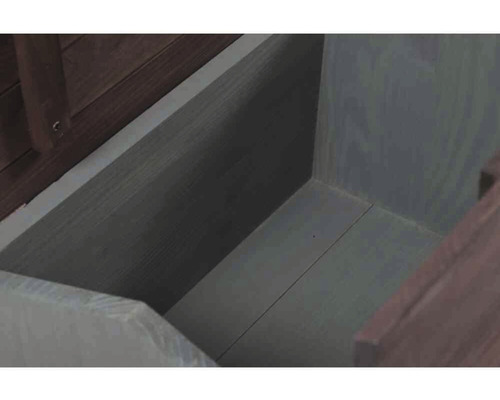 Innenraum eines Holzschrankes