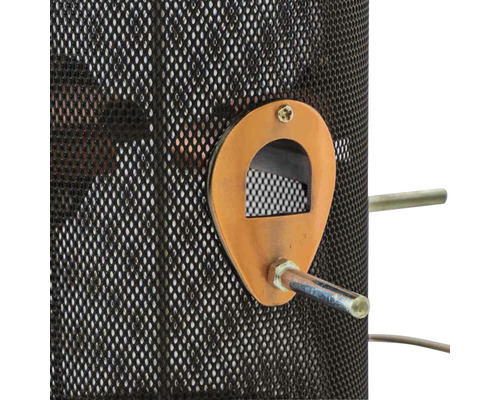 Vue détaillée d''une mangeoire avec grillage métallique et dispositif de prélèvement de nourriture