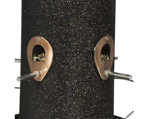 Vue détaillée d''une mangeoire à oiseaux avec des ouvertures pour les graines