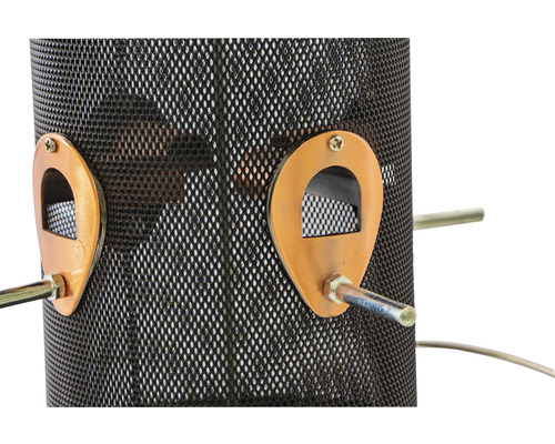 Vue détaillée d''une mangeoire pour oiseaux avec une grille métallique et des ouvertures pour l''alimentation