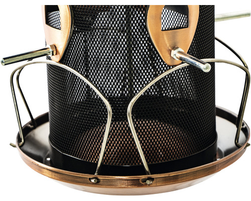 Gros plan d''une mangeoire métallique avec un récipient à nourriture en filet