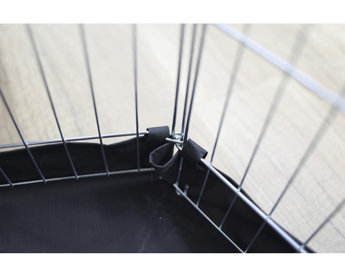 Vue détaillée d''un enclos pour petits animaux en fil de fer avec insert en tissu