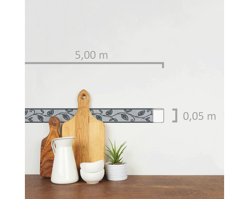 Bordüre mit Blätterdekor, Länge fünf Meter, Breite 0,05 Meter