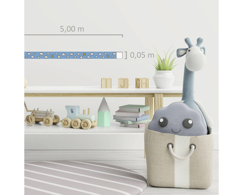 Décoration de chambre d''enfant avec bordure, jouets et tapis