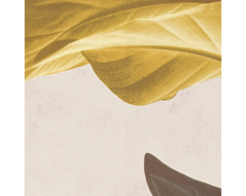 Gros plan d''une décoration murale avec des motifs de feuilles