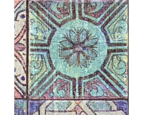 Detailansicht einer quadratischen Fliese mit geometrischem Muster und floralem Ornament