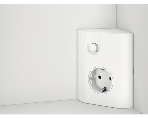 Prise d''angle blanche avec interrupteur dans un coin