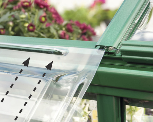 Detailaufnahme eines Gewächshauses mit Polycarbonatplatten