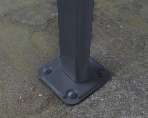 Detailansicht einer Pavillon-Befestigung aus Metall