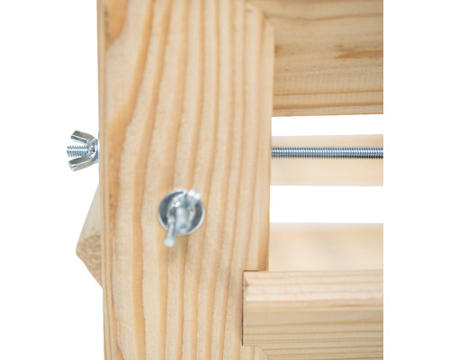 Vue détaillée d''une construction en bois avec vis et tige filetée