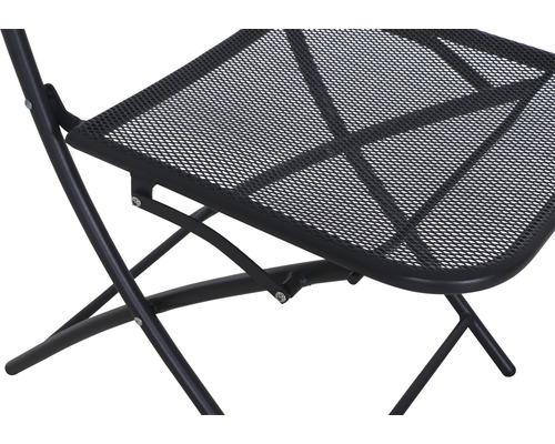 Gros plan d''une chaise de jardin noire avec treillis métallique