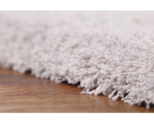 Detailansicht eines Teppichs mit hohem Flor