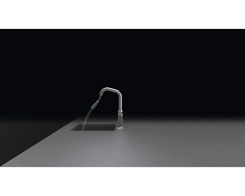 Évier de cuisine avec robinet et eau courante