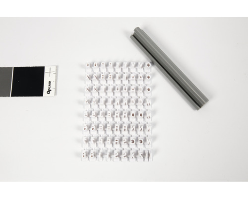 Buchstaben und Zahlen zum Stecken mit Werkzeug