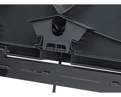 Detailansicht eines Kunststoff-Teichfiltergehäuses