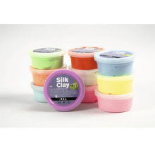 Plusieurs récipients de pâte à modeler Silk Clay