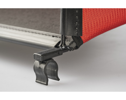 Vue détaillée d''un store enrouleur anti-insectes avec fixation à pince