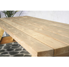 Detailansicht einer Gartentischplatte aus Holz