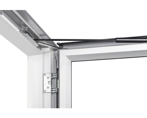 Detailansicht eines Fensters mit Beschlägen und Fensterrahmen