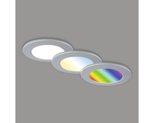 Trois spots encastrables LED ronds avec différentes couleurs de lumière
