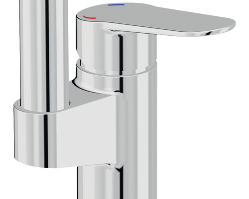 Detail einer Chrom-Küchenarmatur