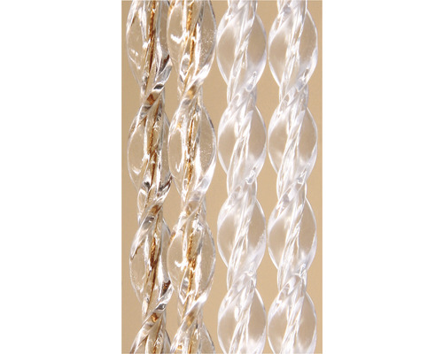 Gros plan de chaînes en plastique transparentes en spirale