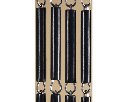 Detailansicht einer Lamellentür mit Kunststoffprofilen und Metallringen zur Aufhängung