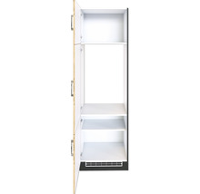 Armoire de cuisine ouverte avec étagères
