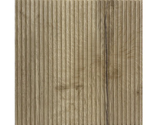 Holzpaneel mit gerillter Oberfläche