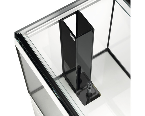 Innenansicht eines Aquariums mit Filtersystem