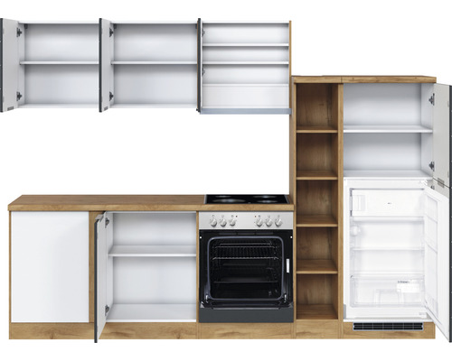 Küchenzeile mit Hängeschränken, Unterschränken, Backofen, Kochfeld, Regalen und Kühlschrank