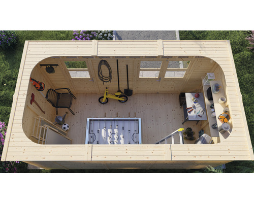 Draufsicht eines Holzgartenhauses mit Fenster, Regalen, Tischfußball, Werkzeugen, Kinderspielzeug und Gartenutensilien.