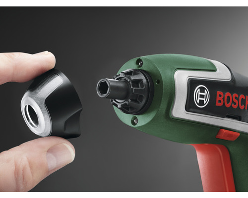 Bosch Logo. Akku-Bohrschrauber mit Exzenteraufsatz wird montiert.