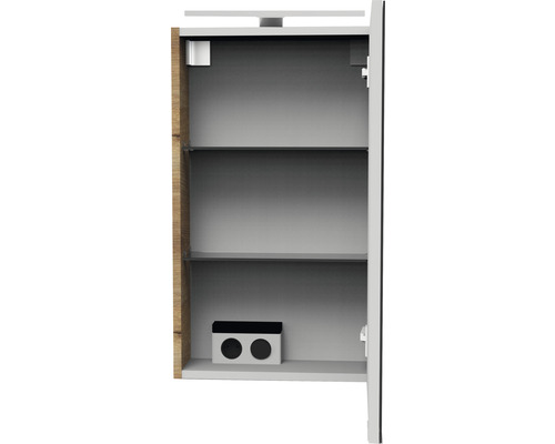 Armoire de salle de bain ouverte avec étagères