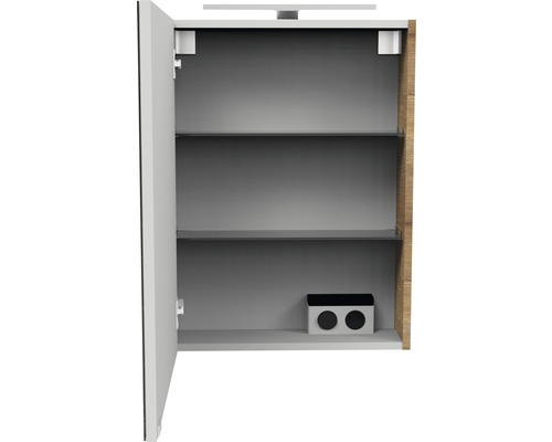 Armoire de toilette ouverte avec trois étagères