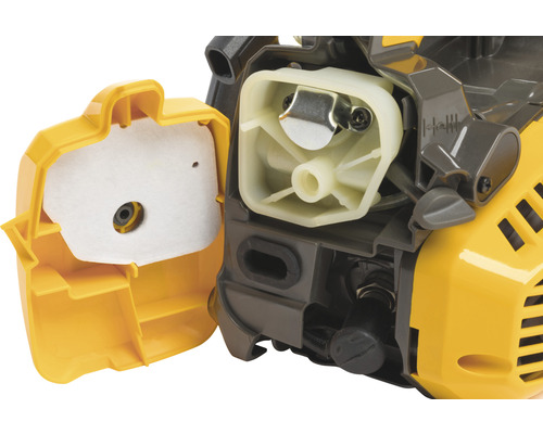 Detailansicht einer Kettensäge mit geöffnetem Luftfiltergehäuse