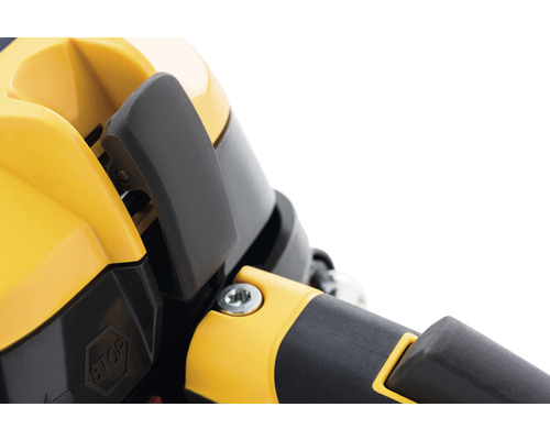 Detailansicht einer Kettensäge mit Bedienelementen und Stoppsymbol