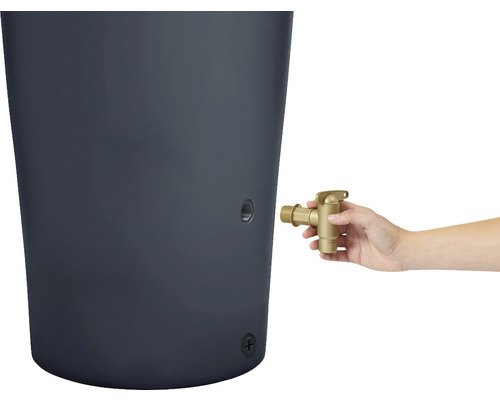 Regentonne mit Wasserhahn zur Wasserentnahme