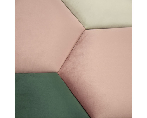 Nahaufnahme von mehrfarbigen, sechseckigen Stoffpaneelen