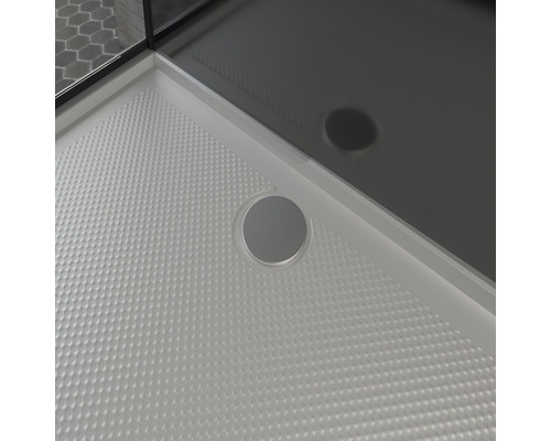 Detailansicht einer Duschwanne mit Ablauf