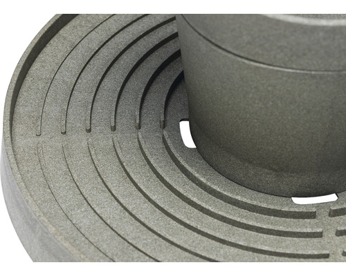 Gros plan d''un dessous de pot rond avec des rainures