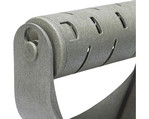 Vue détaillée d''une poignée de porte d''abri de jardin