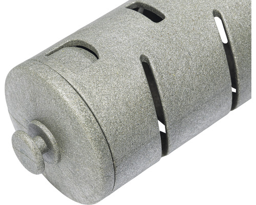 Gros plan d''un hôtel à insectes avec des fentes et un bouton