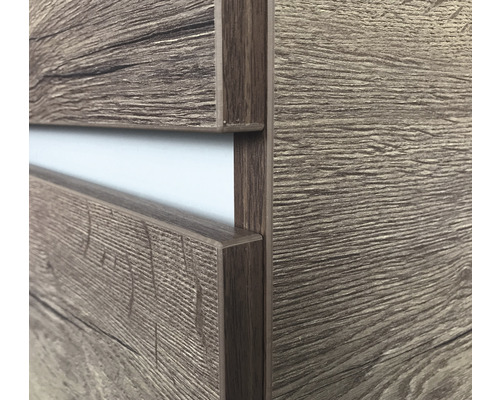 Detailansicht eines Schranks mit Holzstruktur