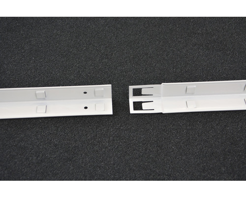 Pièce de connexion pour rails d''étagère
