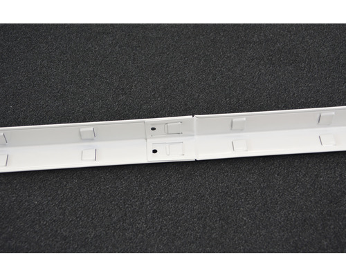 Rail de raccordement pour barre lumineuse