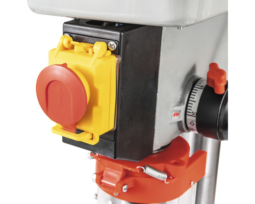 Detailansicht einer Bohrmaschine mit Not-Aus-Schalter und Geschwindigkeitsregler